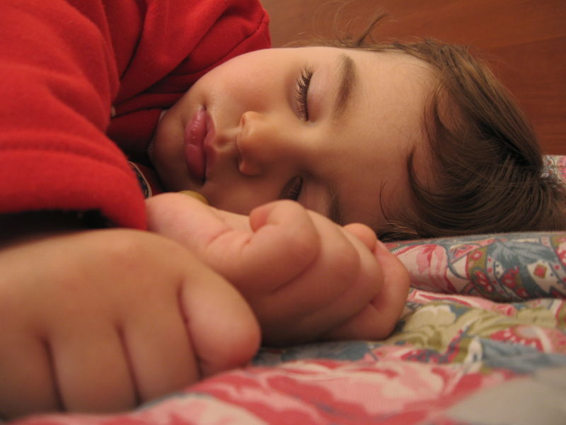 800pxa_child_sleeping