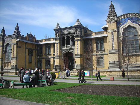 http://www.alean.ru/public/images/regions/kislovodsk/Narzan_Baths_in_Kislovodsk.jpg