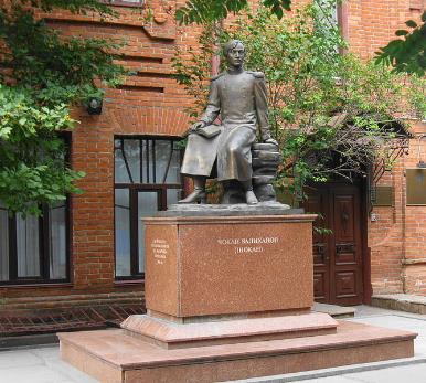 668px-Monument_of_Shokan_Valikhanov_in_Omsk.jpg