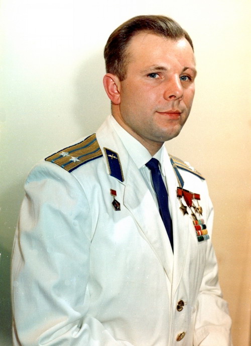 http://www.cosmoworld.ru/spaceencyclopedia/gagarin/gagarin100.jpg