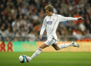 C:\Users\Салчак О.М\Desktop\Aylaana Alex\david-beckham-knee-injury-07.jpg